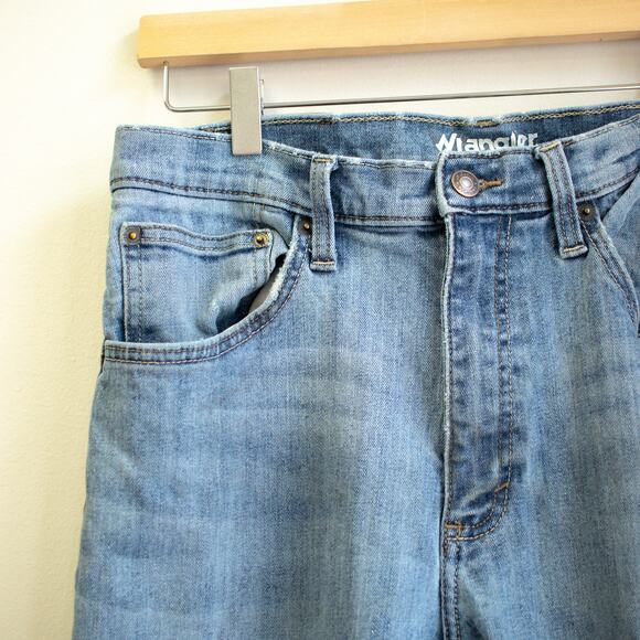 Wrangler Light Wash Straight Leg Jeans Size 33x32 - Picture 2 of 6